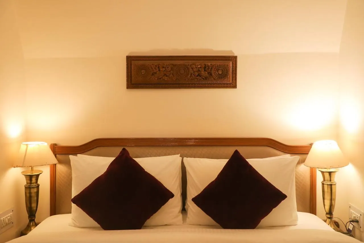 Marigold Sarovar Portico Shimla 4*,