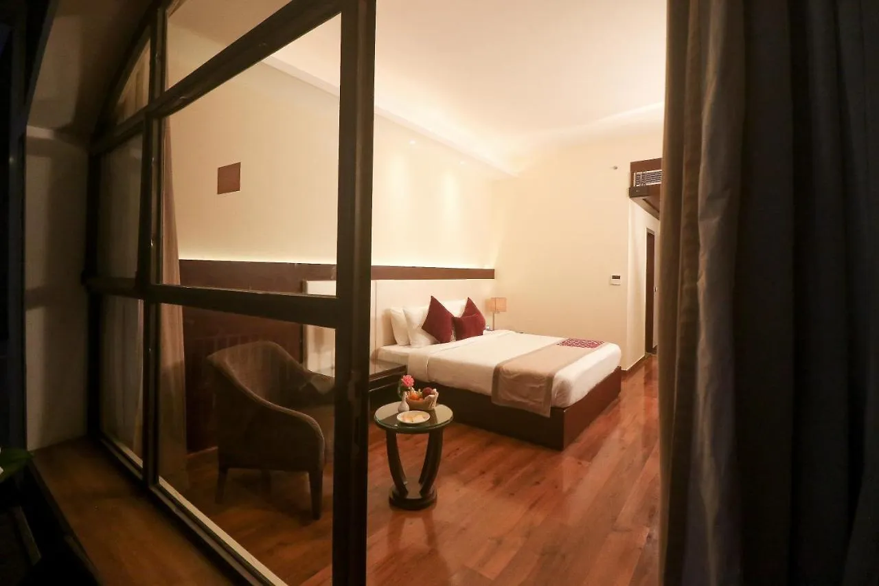 Marigold Sarovar Portico Shimla 4*,